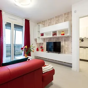 Fiera Flat With Garage Milán